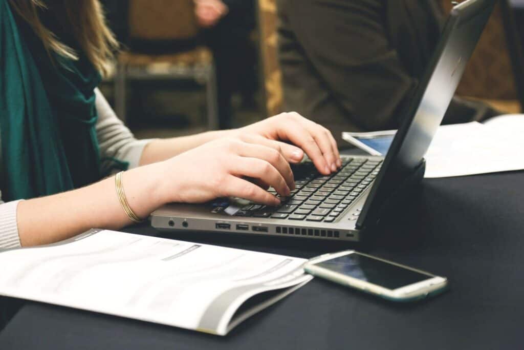 A person making an effective copywriting. | Tsunami Reach