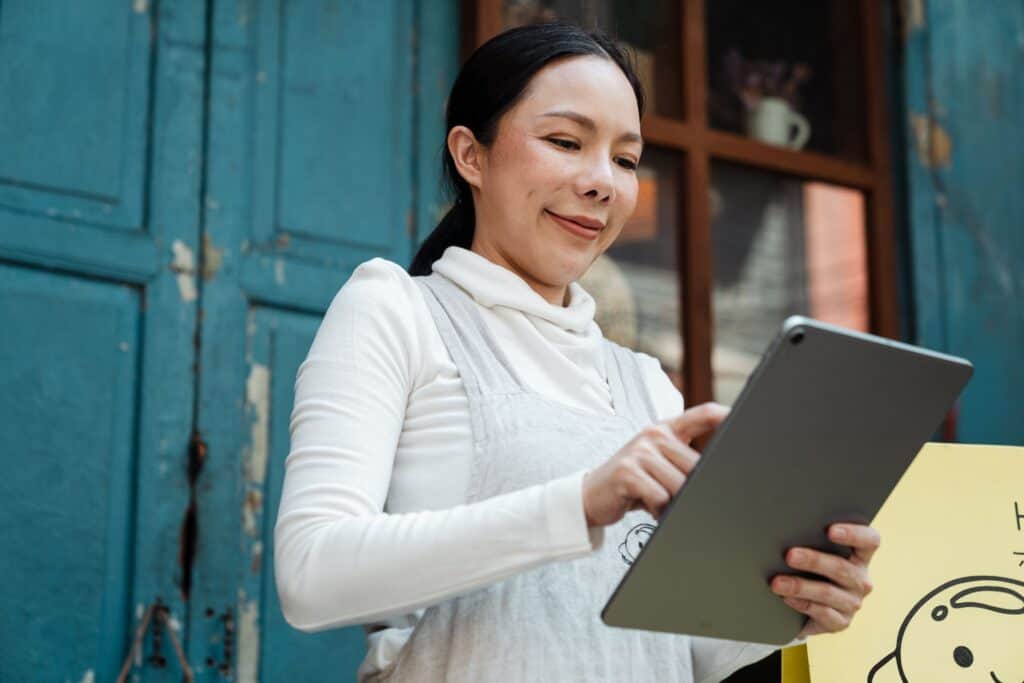 A Singaporean marketing consultant analyses performance benchmarks. | Tsunami Reach
